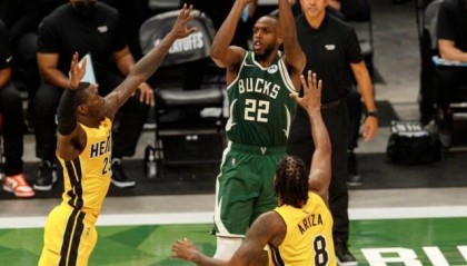 开云体育APP下载-米顿0.5秒绝杀助雄鹿过关 比赛过程比想象更艰难