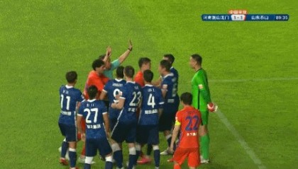 时隔一赛季再现球员罚单 球迷：王上源的处罚太轻