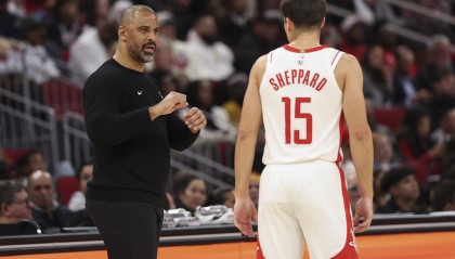 乌度卡：我们没让谢泼德或卡佩拉首发 是为了无限换防鹈鹕的阵容